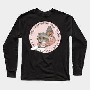 Raccoon reading Long Sleeve T-Shirt